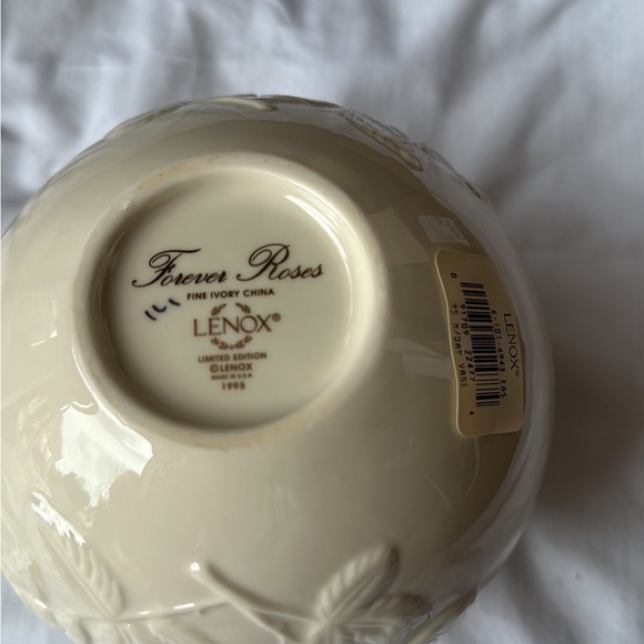 1995 forever roses lenox vase - Picture 4 of 4